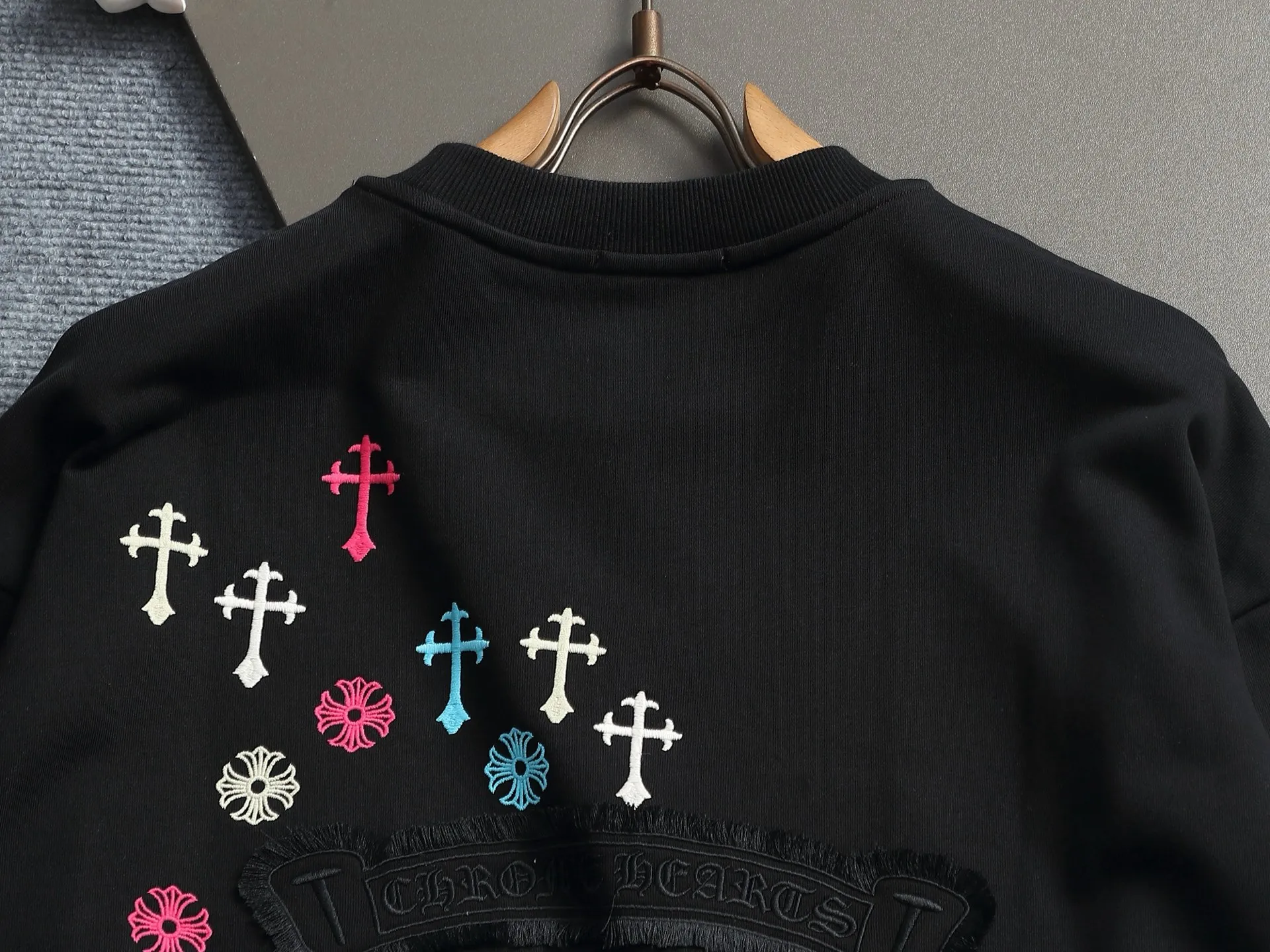 𝗖𝗵𝗿𝗼𝗺𝗲 𝗛𝗲𝗮𝗿𝘁𝘀/ 2026 New Arrival Original 👑 ！ ！ ！ 👍 ✂️Quality , ！ 。 ： ➕100% 。Authentic ➕ ➕3D ➕ ： ！ ！ Authentic ！ Same Style ！ Black White Size：S-XL
